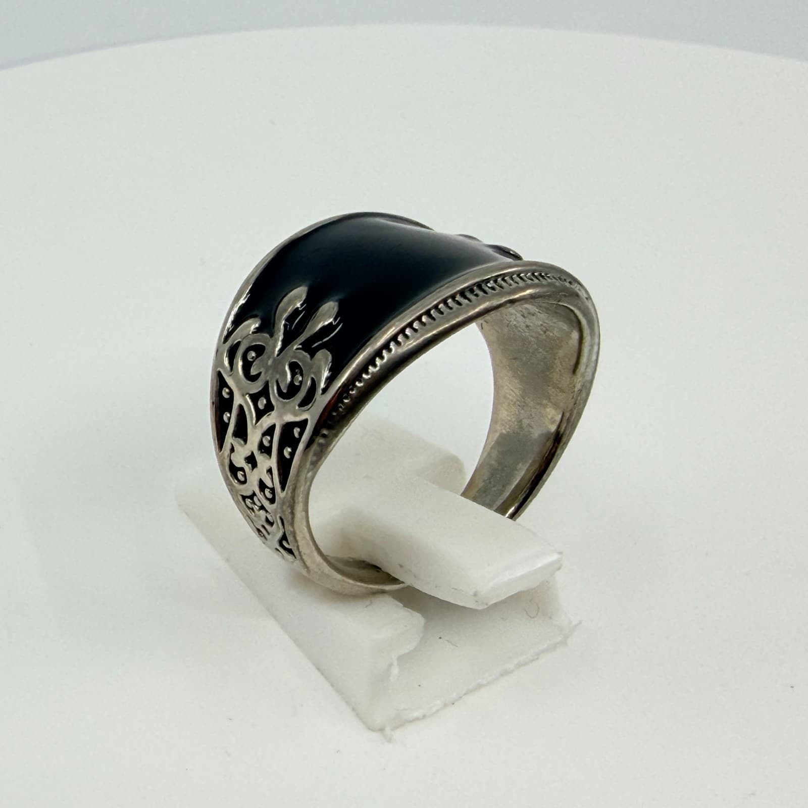 Vintage Gothic Black Enamel Wide Band Ring Silver Tone Filigree Details Size 8.5 - Thumbnail 5