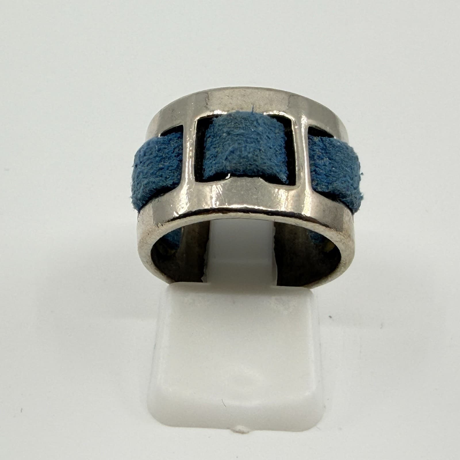 Vintage Silver Tone Blue Suede Leather Inlay Wide Band Ring Retro Y2K Cutout - Thumbnail 3