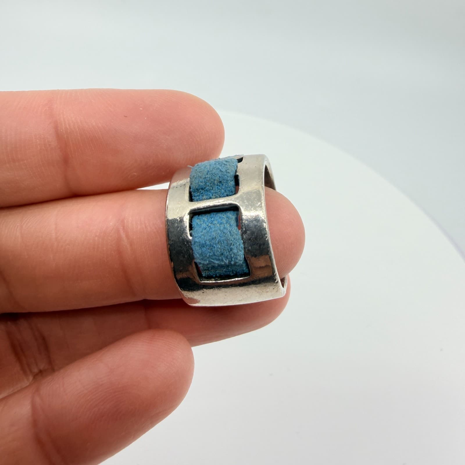 Vintage Silver Tone Blue Suede Leather Inlay Wide Band Ring Retro Y2K Cutout - Thumbnail 11
