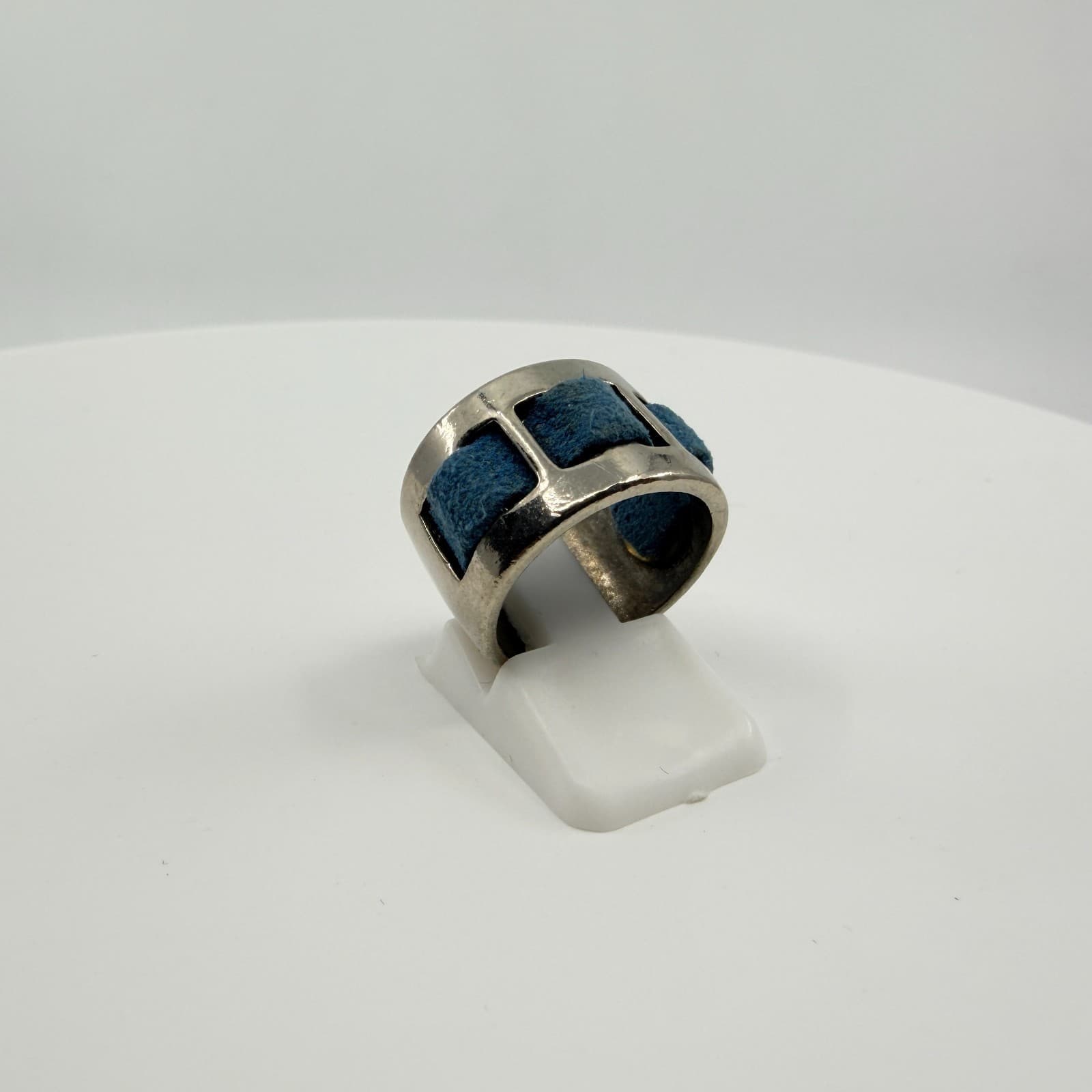 Vintage Silver Tone Blue Suede Leather Inlay Wide Band Ring Retro Y2K Cutout - Thumbnail 10