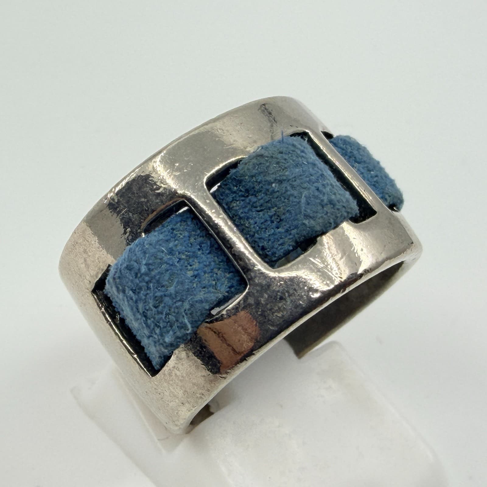 Vintage Silver Tone Blue Suede Leather Inlay Wide Band Ring Retro Y2K Cutout - Thumbnail 5