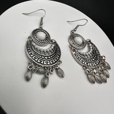 Vintage 90s Boho Dangle Earrings Silver-Tone White Beaded Ethnic Grecian Style - Thumbnail 6