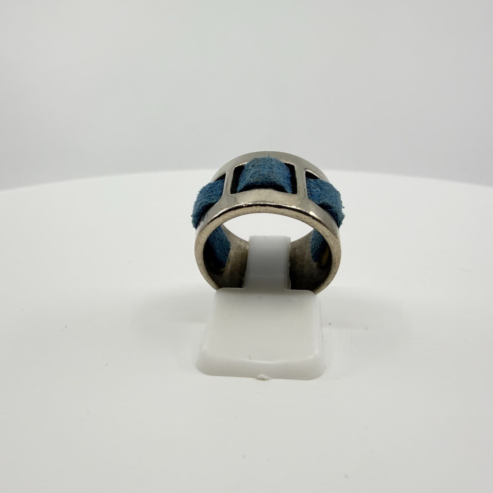 Vintage Silver Tone Blue Suede Leather Inlay Wide Band Ring Retro Y2K Cutout - Thumbnail 2
