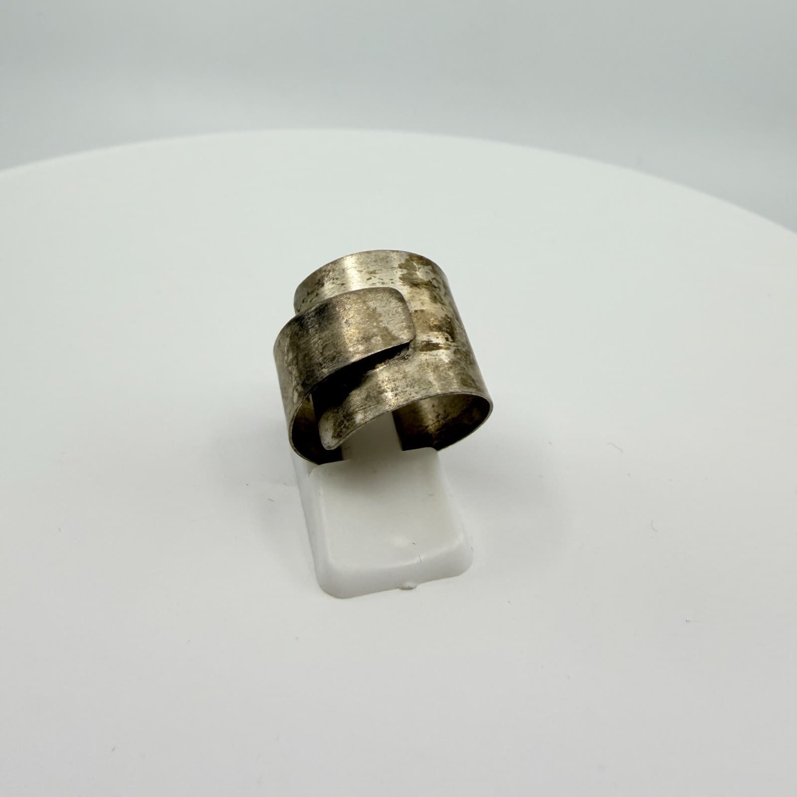 Vintage Silver Tone Wide Bypass Band Ring Retro Minimalist Brutalist Cuff Ring - Thumbnail 11