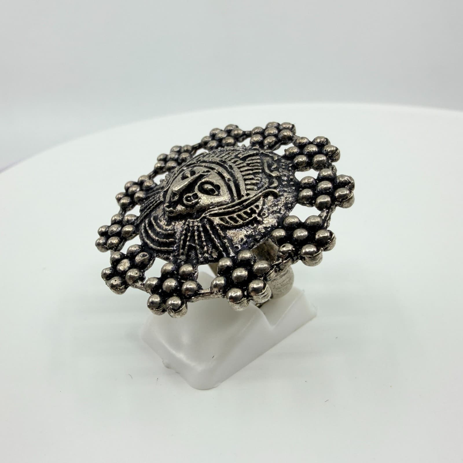 Vintage Silver Tone Goddess Face Shield Ring Boho Ethnic Statement Size 6 Retro - Thumbnail 4