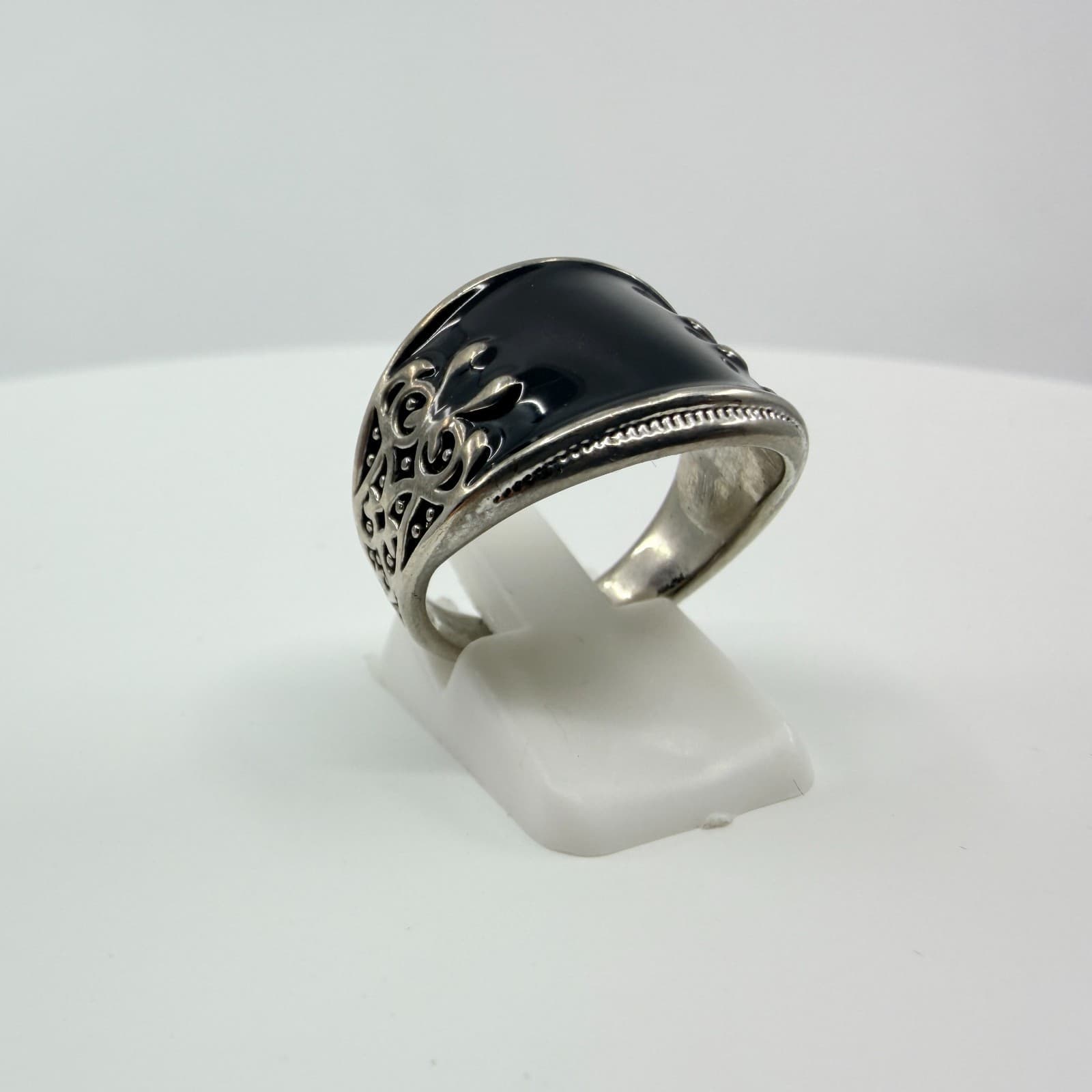 Vintage Gothic Black Enamel Wide Band Ring Silver Tone Filigree Details Size 8.5 - Thumbnail 2