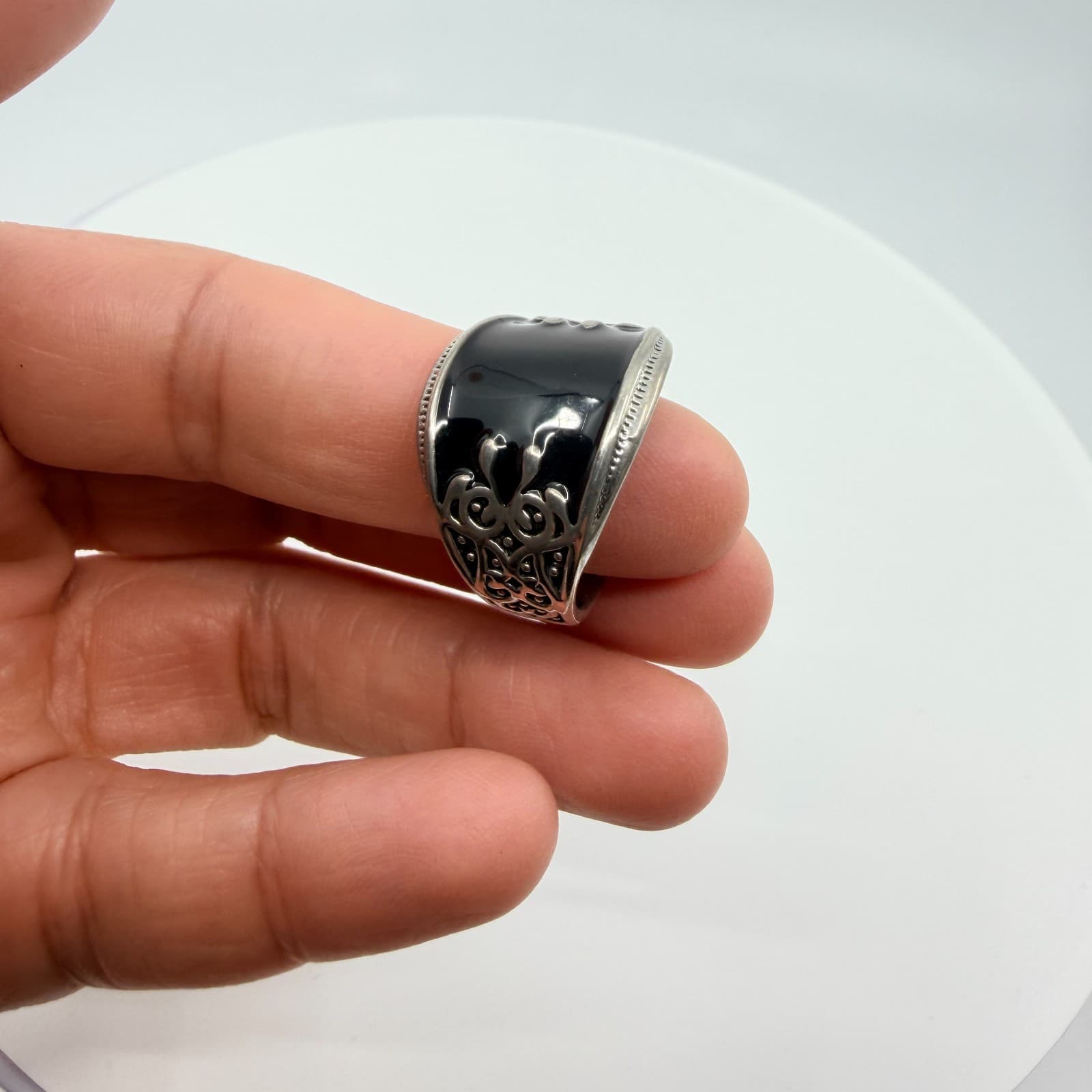Vintage Gothic Black Enamel Wide Band Ring Silver Tone Filigree Details Size 8.5 - Thumbnail 9