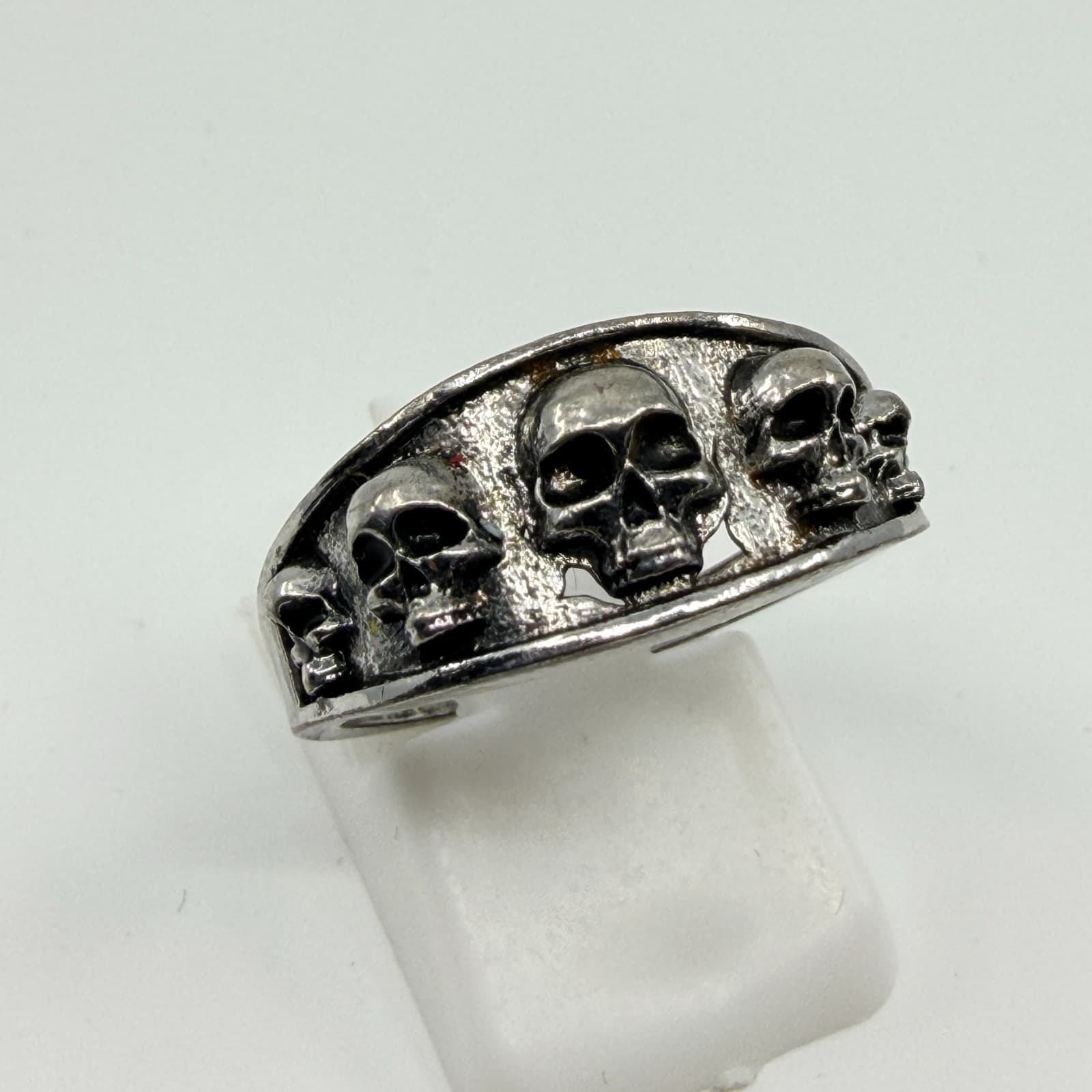Vintage Gothic Multi Skull Row Band Ring Antiqued Silver Tone Biker Size 8 Retro - Thumbnail 4