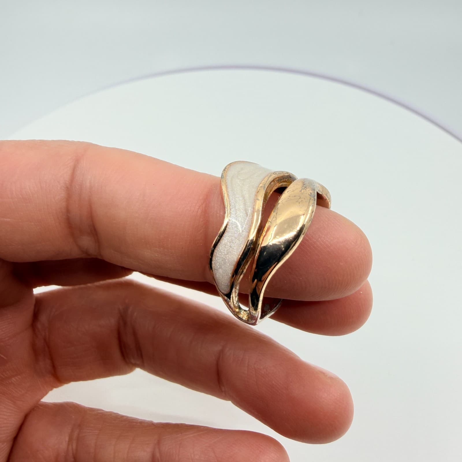 Vintage Y2K Gold Tone Chunky Wave Ring Cream White Shimmer Enamel Stacked Style - Thumbnail 7