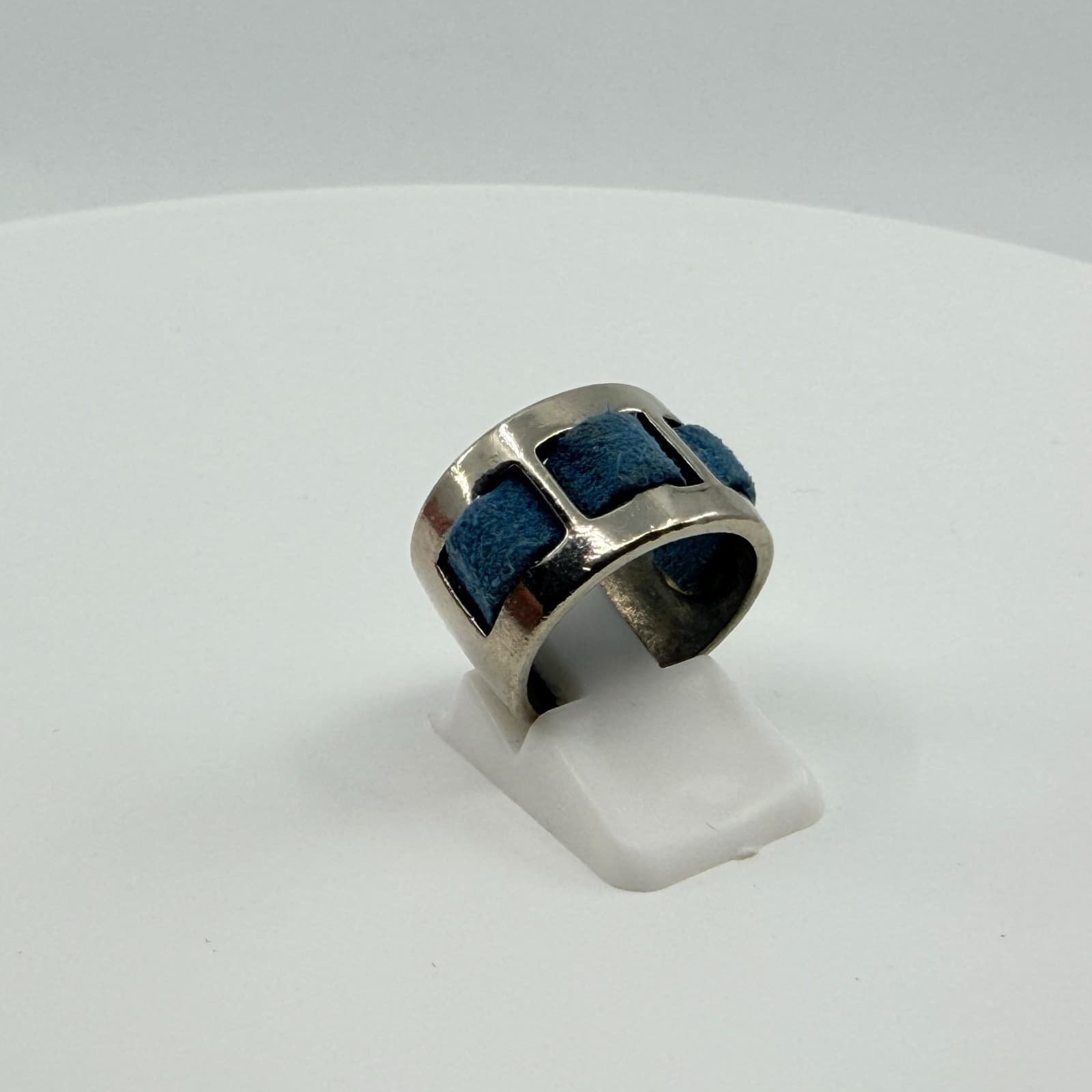 Vintage Silver Tone Blue Suede Leather Inlay Wide Band Ring Retro Y2K Cutout - Thumbnail 9