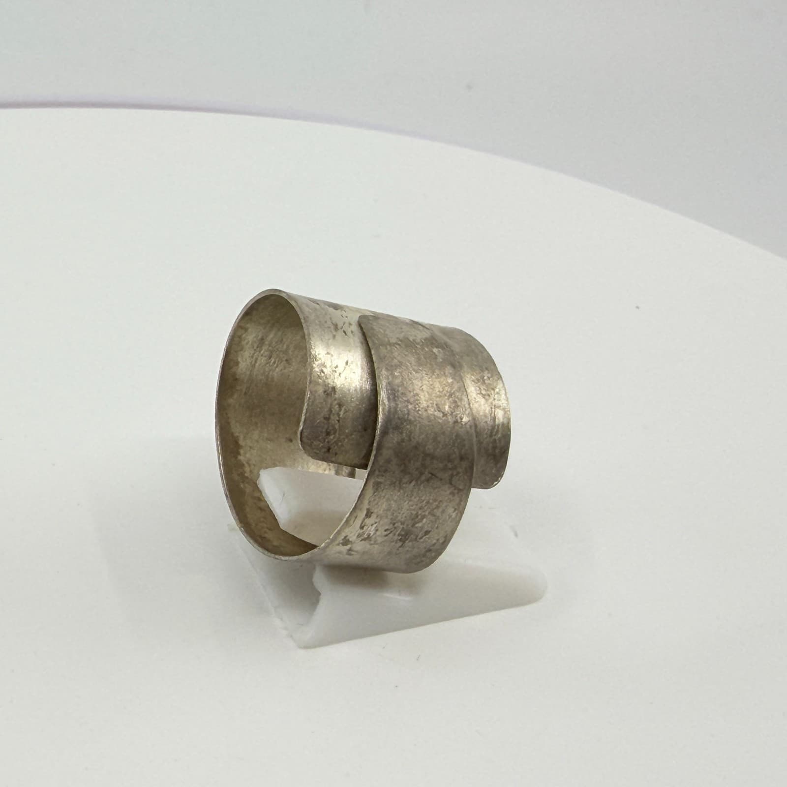 Vintage Silver Tone Wide Bypass Band Ring Retro Minimalist Brutalist Cuff Ring - Thumbnail 10