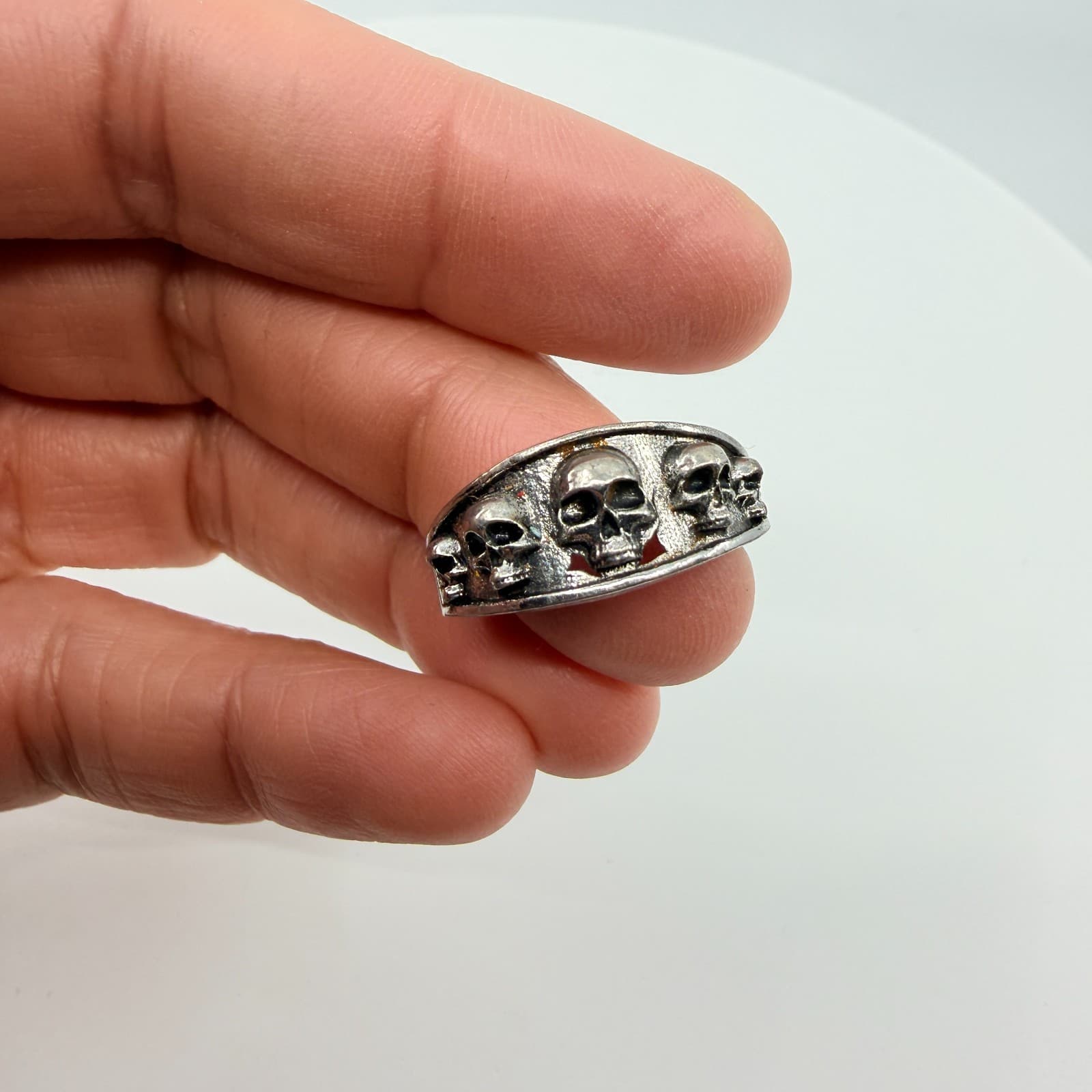 Vintage Gothic Multi Skull Row Band Ring Antiqued Silver Tone Biker Size 8 Retro - Thumbnail 8