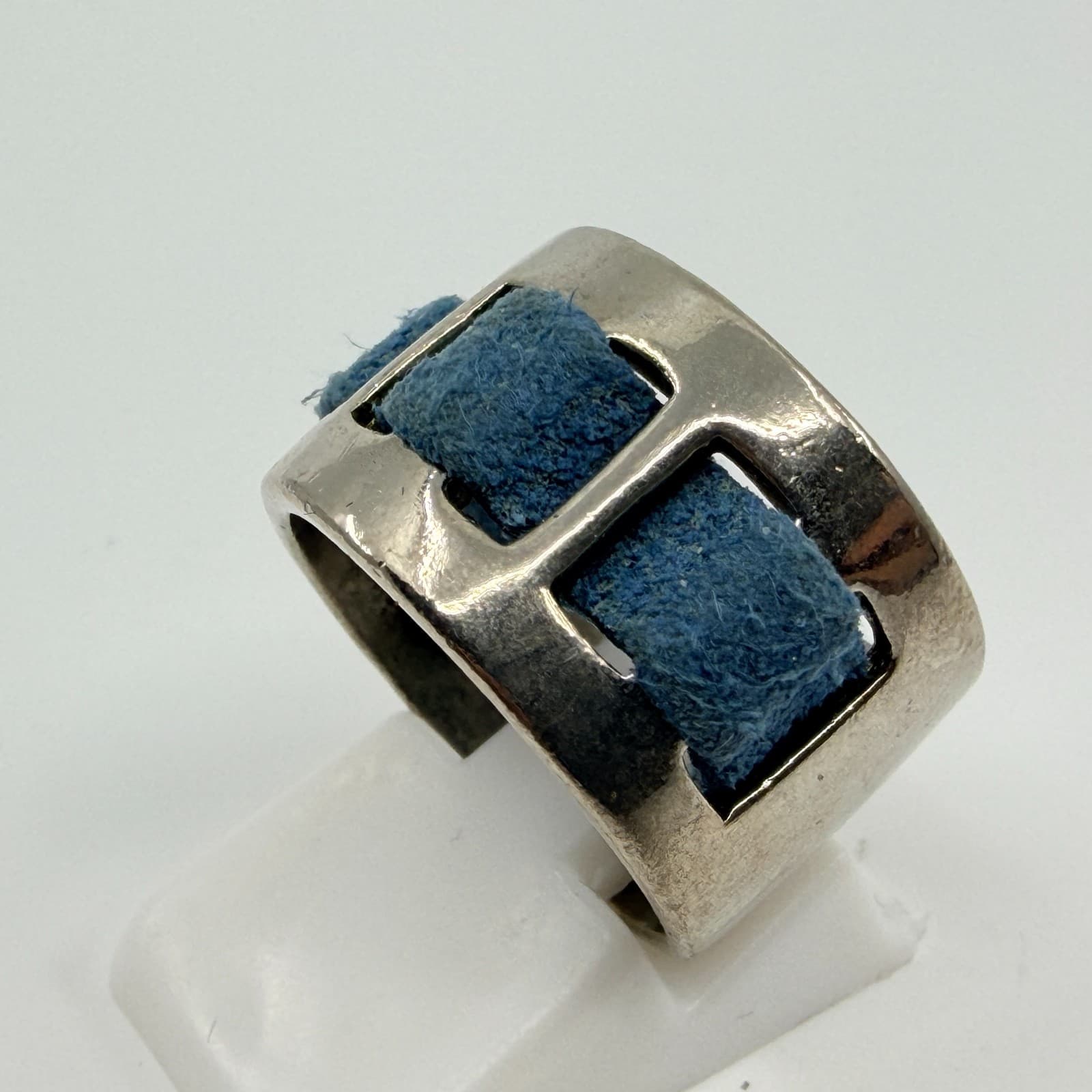 Vintage Silver Tone Blue Suede Leather Inlay Wide Band Ring Retro Y2K Cutout - Thumbnail 6