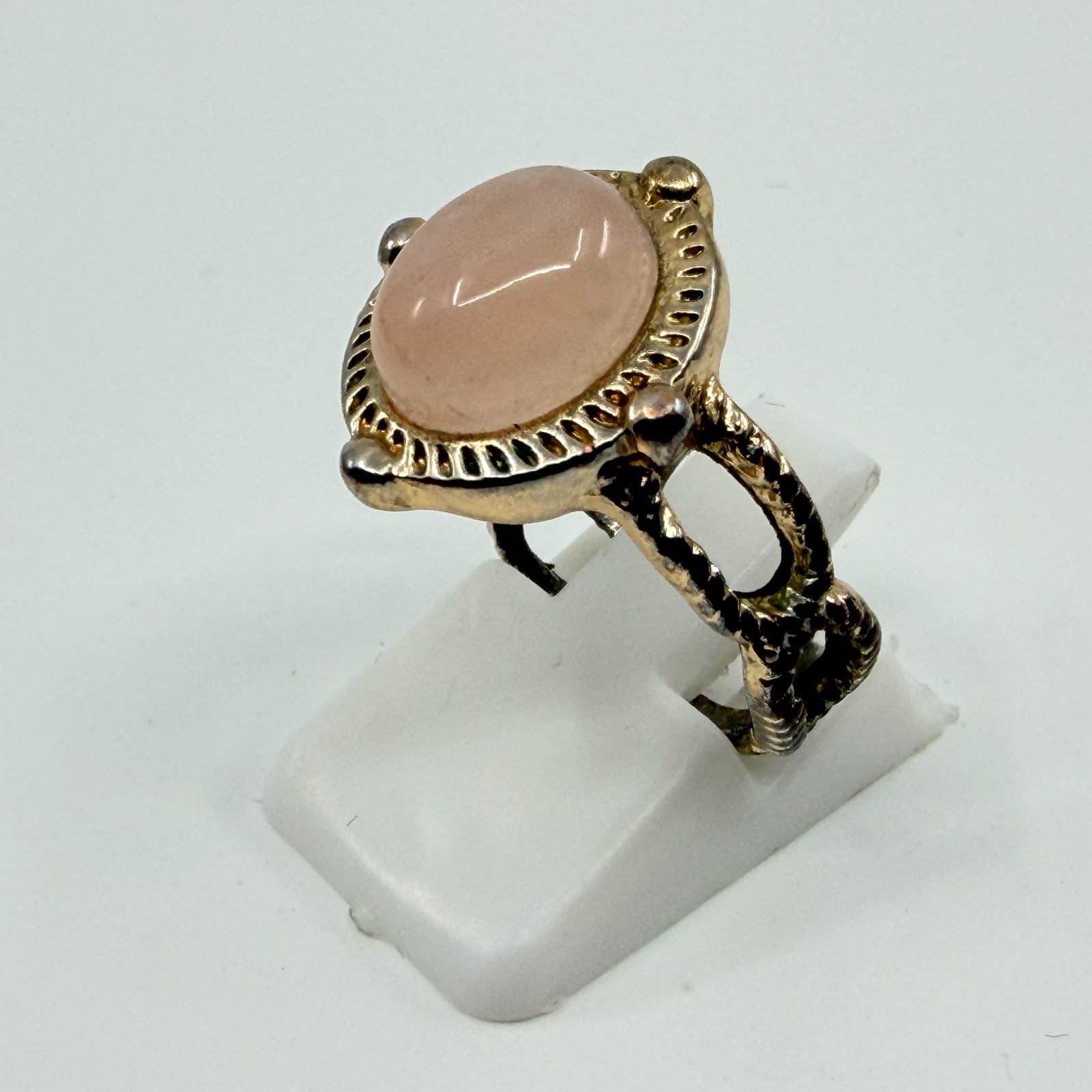 Vintage Y2K Pink Rose Quartz Oval Cabochon Statement Ring Gold Tone Size 8 Retro - Thumbnail 6