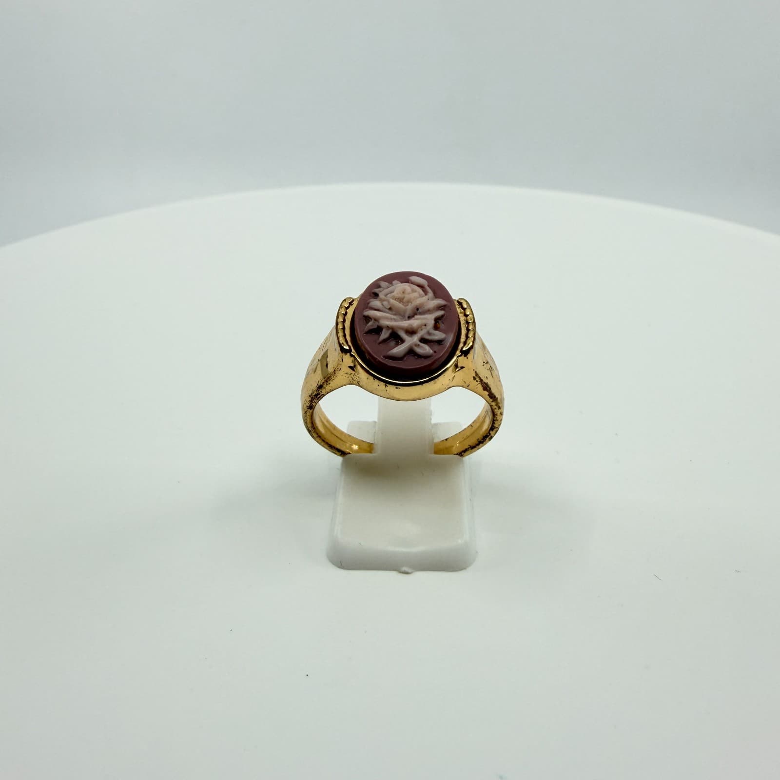 Vintage Gold Tone Carved Faux Cameo Rose Ring Mauve Pink Molded Floral Signet - Thumbnail 8