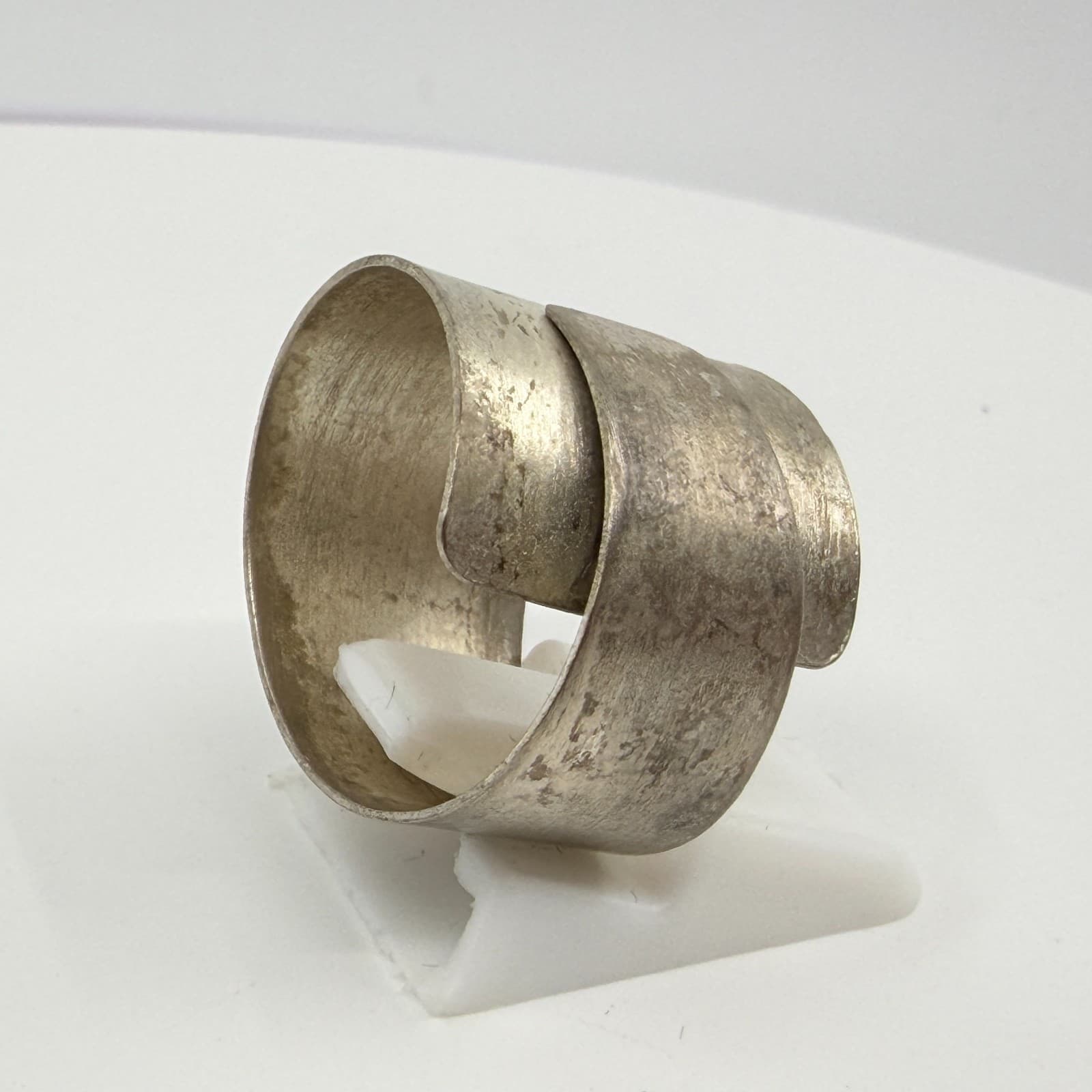 Vintage Silver Tone Wide Bypass Band Ring Retro Minimalist Brutalist Cuff Ring - Thumbnail 9