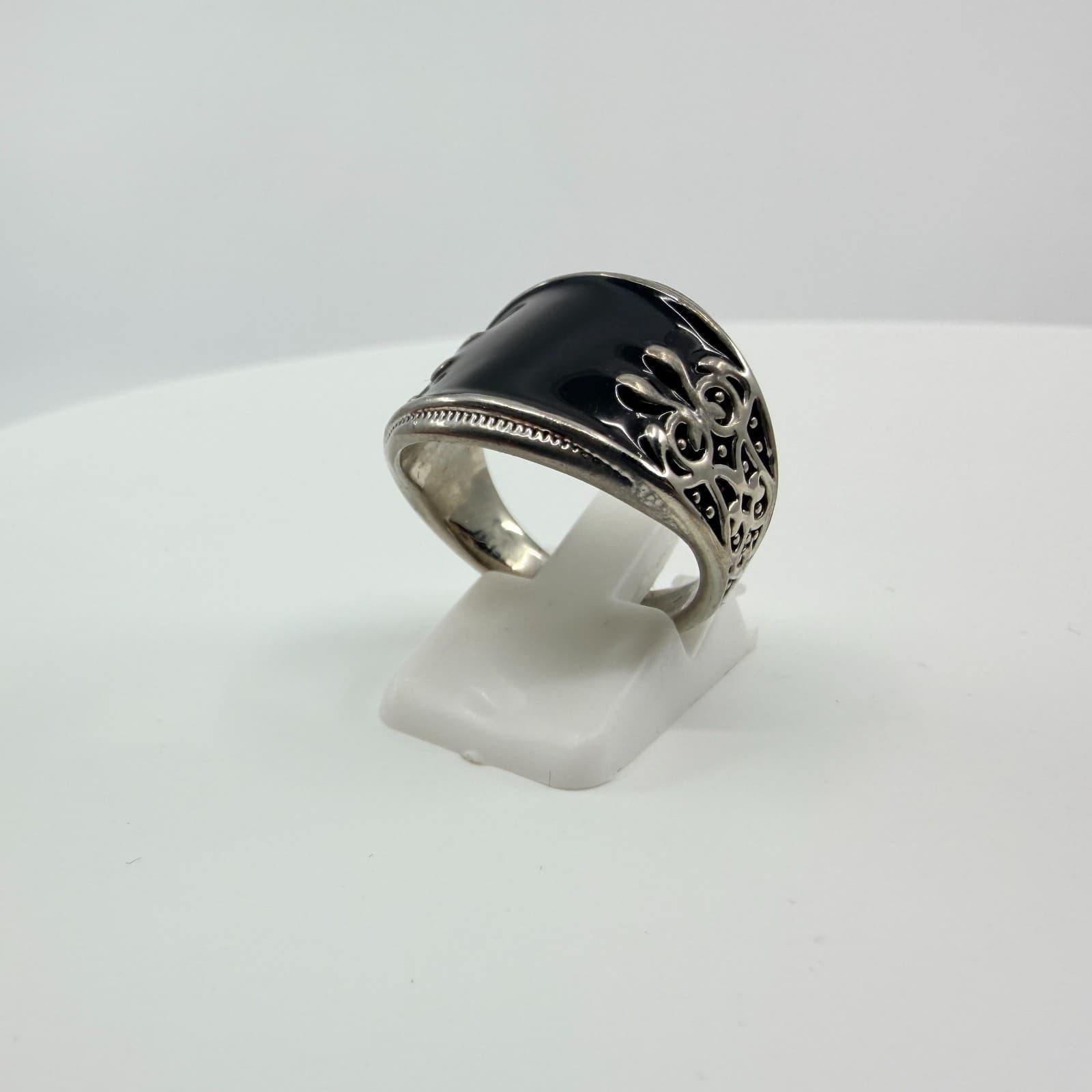 Vintage Gothic Black Enamel Wide Band Ring Silver Tone Filigree Details Size 8.5 - Thumbnail 3