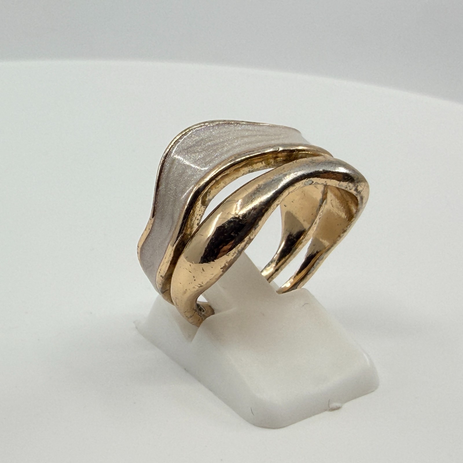 Vintage Y2K Gold Tone Chunky Wave Ring Cream White Shimmer Enamel Stacked Style - Thumbnail 5