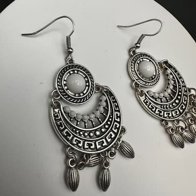Vintage 90s Boho Dangle Earrings Silver-Tone White Beaded Ethnic Grecian Style - Thumbnail 8