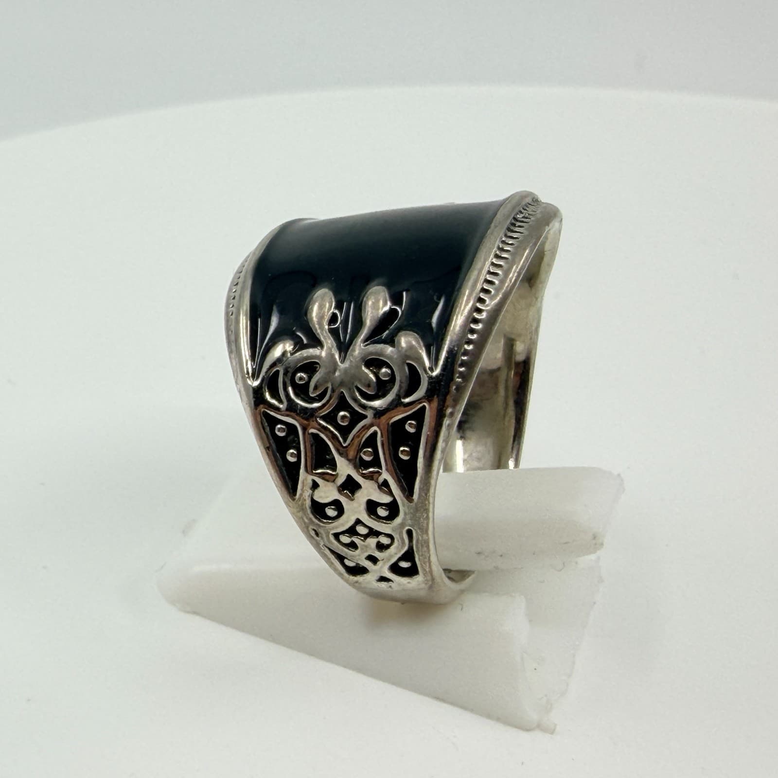 Vintage Gothic Black Enamel Wide Band Ring Silver Tone Filigree Details Size 8.5 - Thumbnail 6