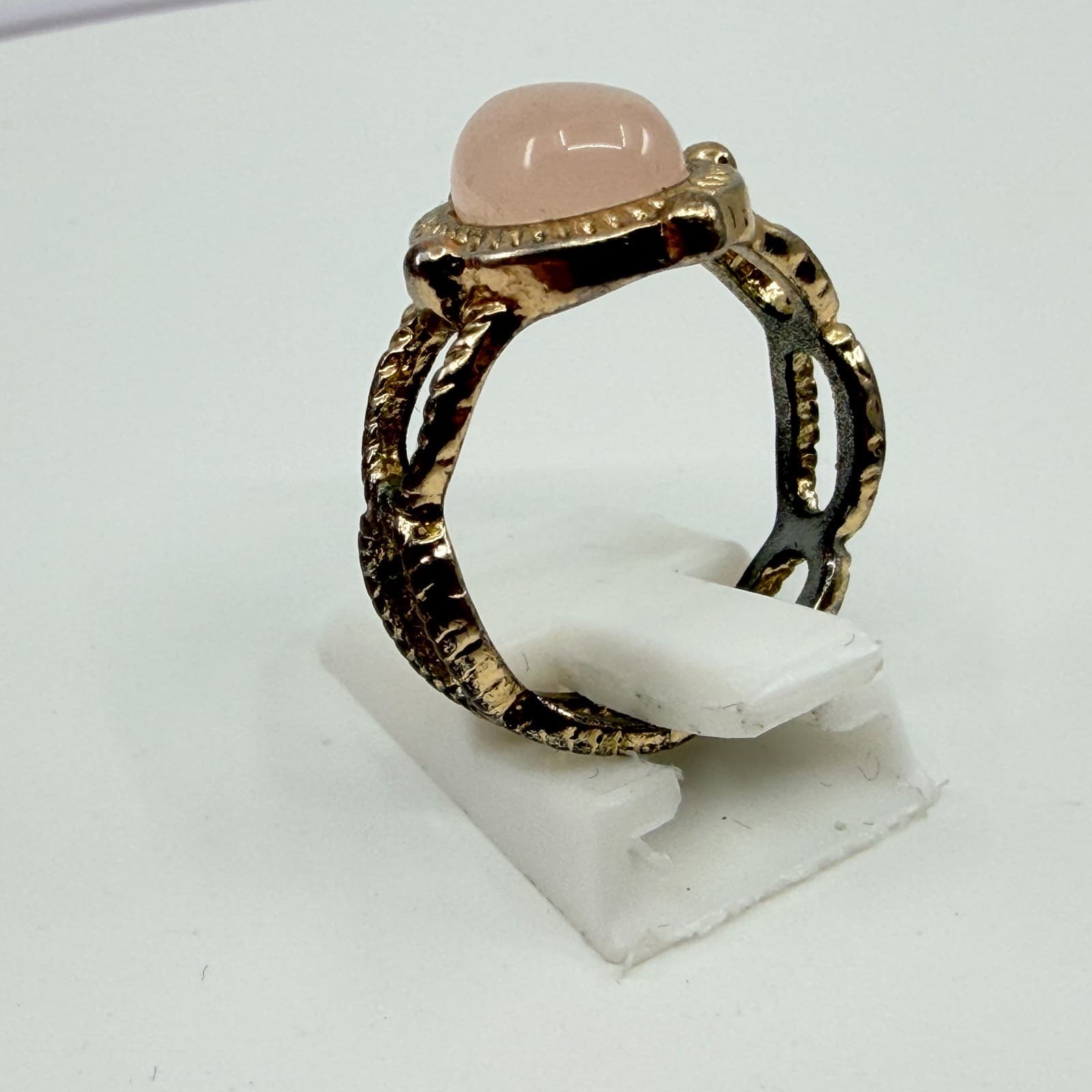 Vintage Y2K Pink Rose Quartz Oval Cabochon Statement Ring Gold Tone Size 8 Retro - Thumbnail 7