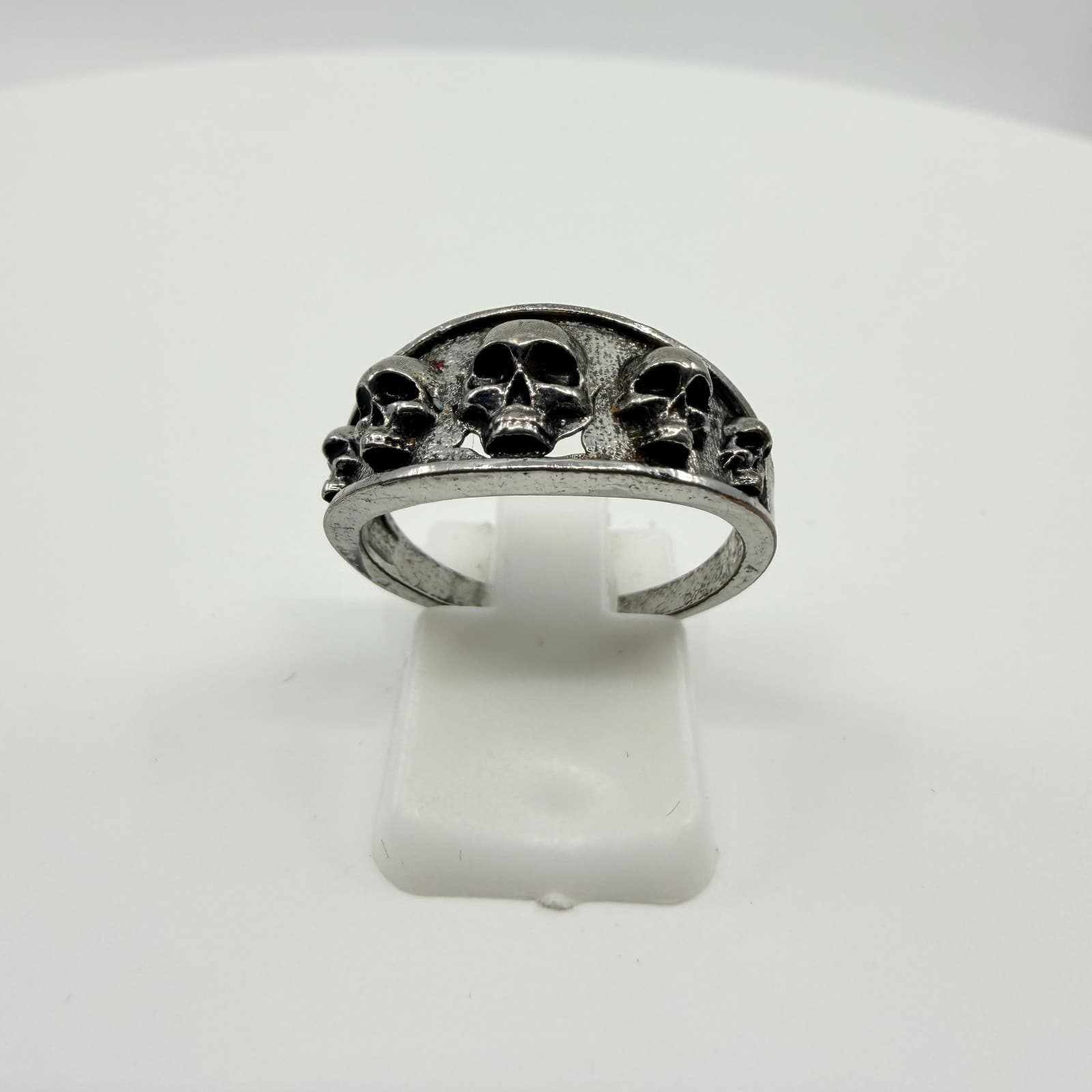 Vintage Gothic Multi Skull Row Band Ring Antiqued Silver Tone Biker Size 8 Retro