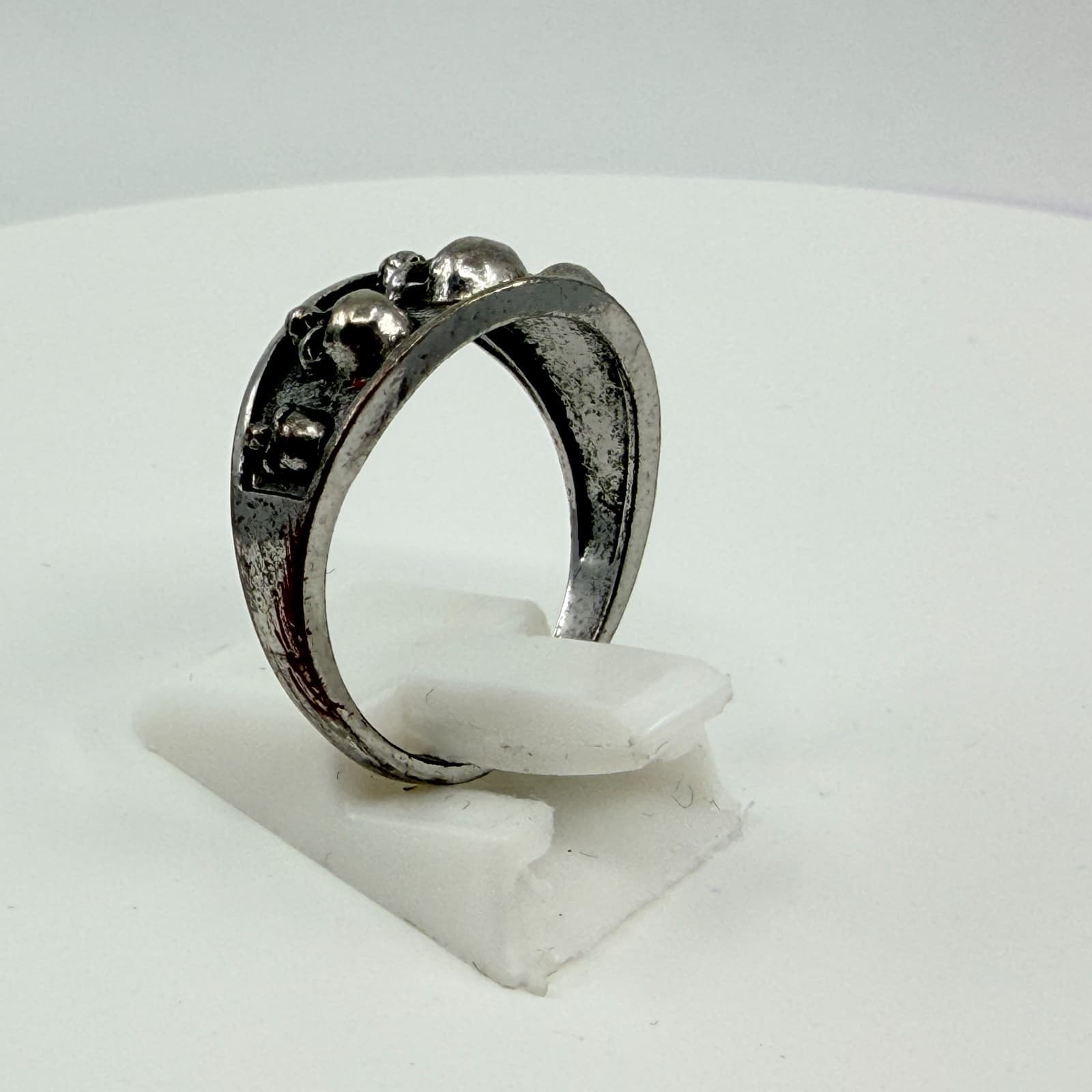 Vintage Gothic Multi Skull Row Band Ring Antiqued Silver Tone Biker Size 8 Retro - Thumbnail 6