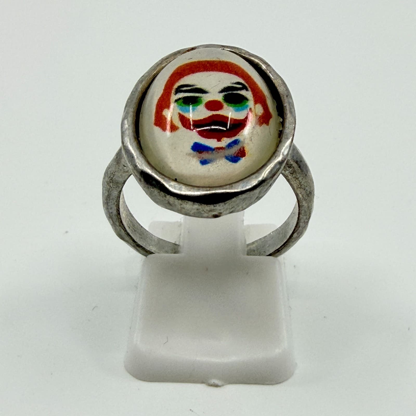 Vintage Y2K Silver Tone Sad Clown Oval Cabochon Ring Retro Kitsch Size 7 Classic - Thumbnail 3