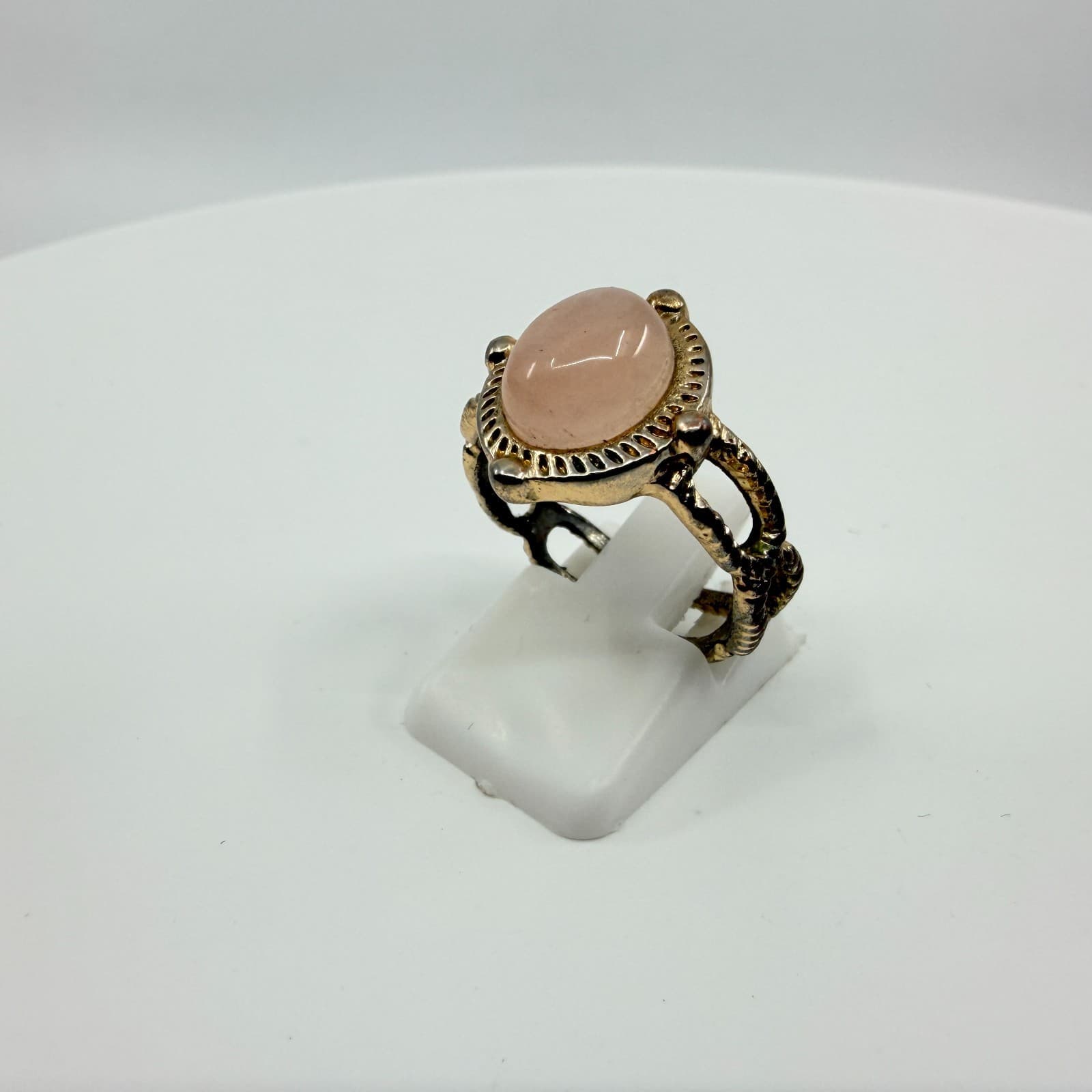 Vintage Y2K Pink Rose Quartz Oval Cabochon Statement Ring Gold Tone Size 8 Retro - Thumbnail 3