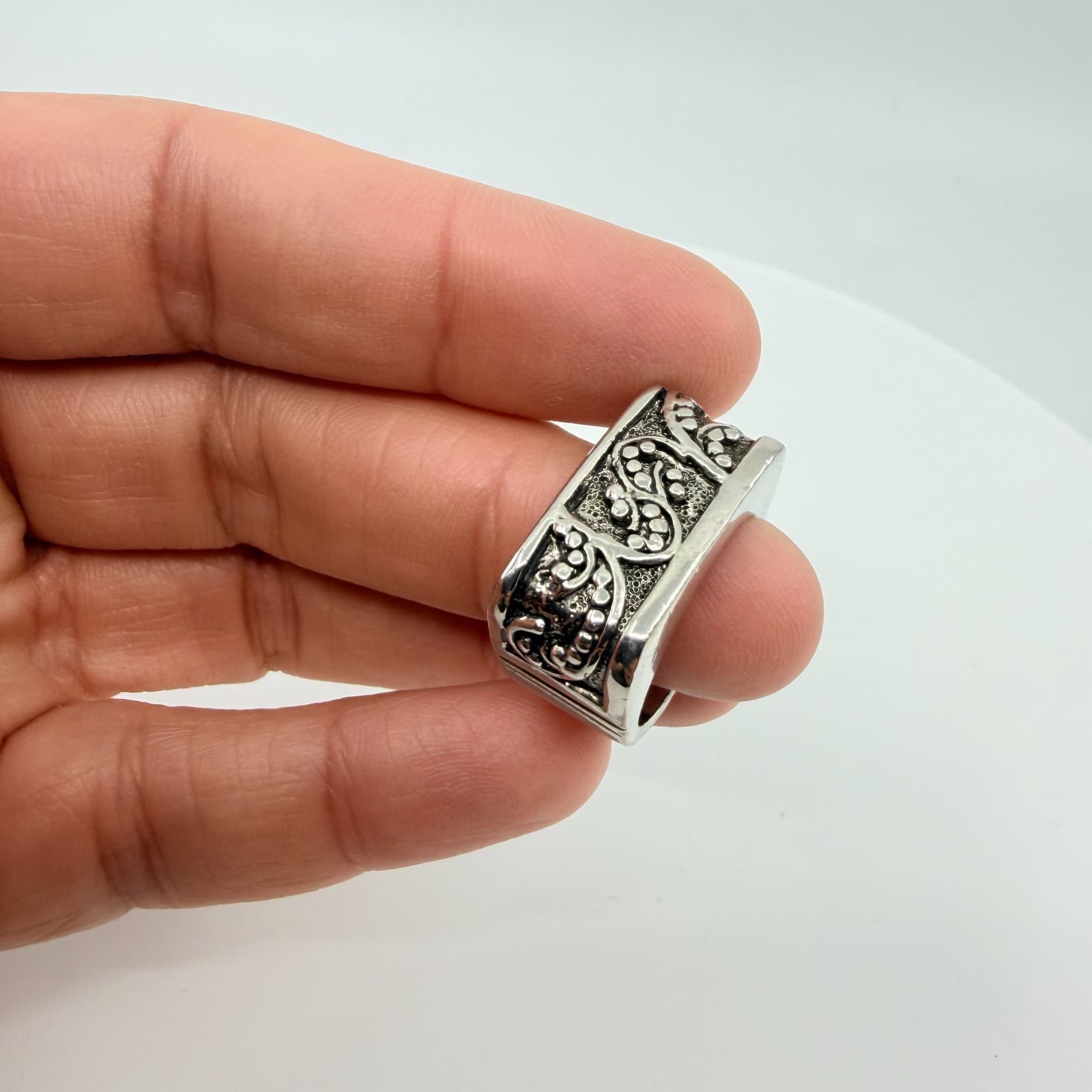 Vintage Silver Tone Ornate Scroll Filigree Wide Signet Band Ring Retro Statement - Thumbnail 8