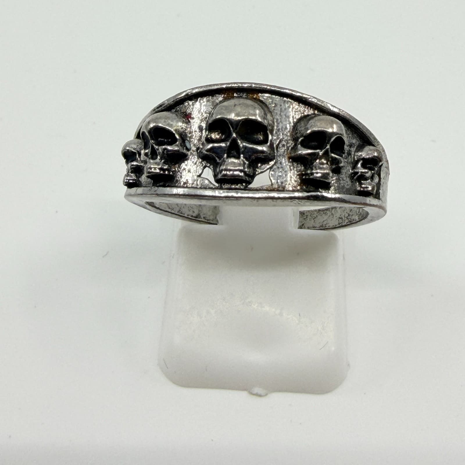Vintage Gothic Multi Skull Row Band Ring Antiqued Silver Tone Biker Size 8 Retro - Thumbnail 2