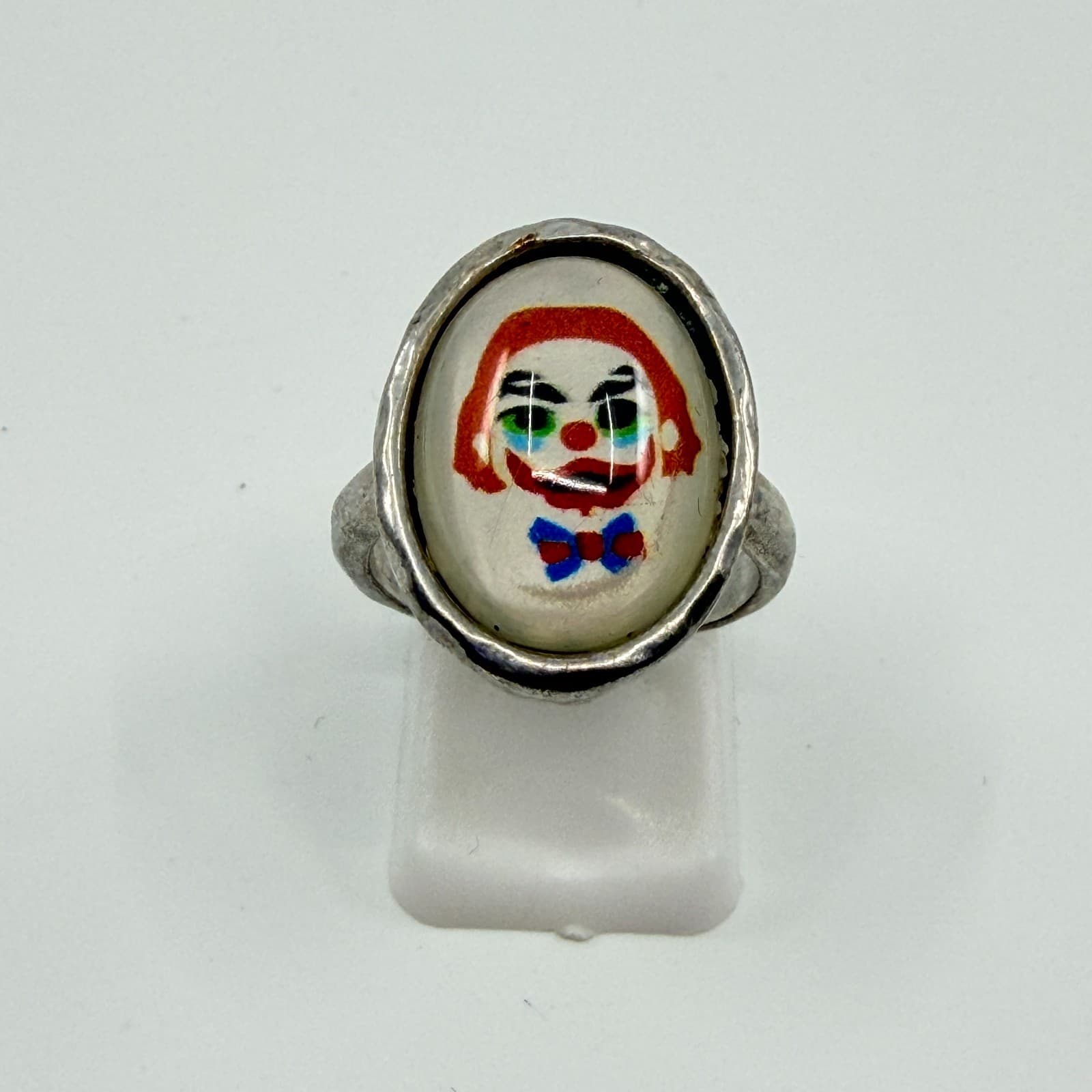 Vintage Y2K Silver Tone Sad Clown Oval Cabochon Ring Retro Kitsch Size 7 Classic - Thumbnail 2
