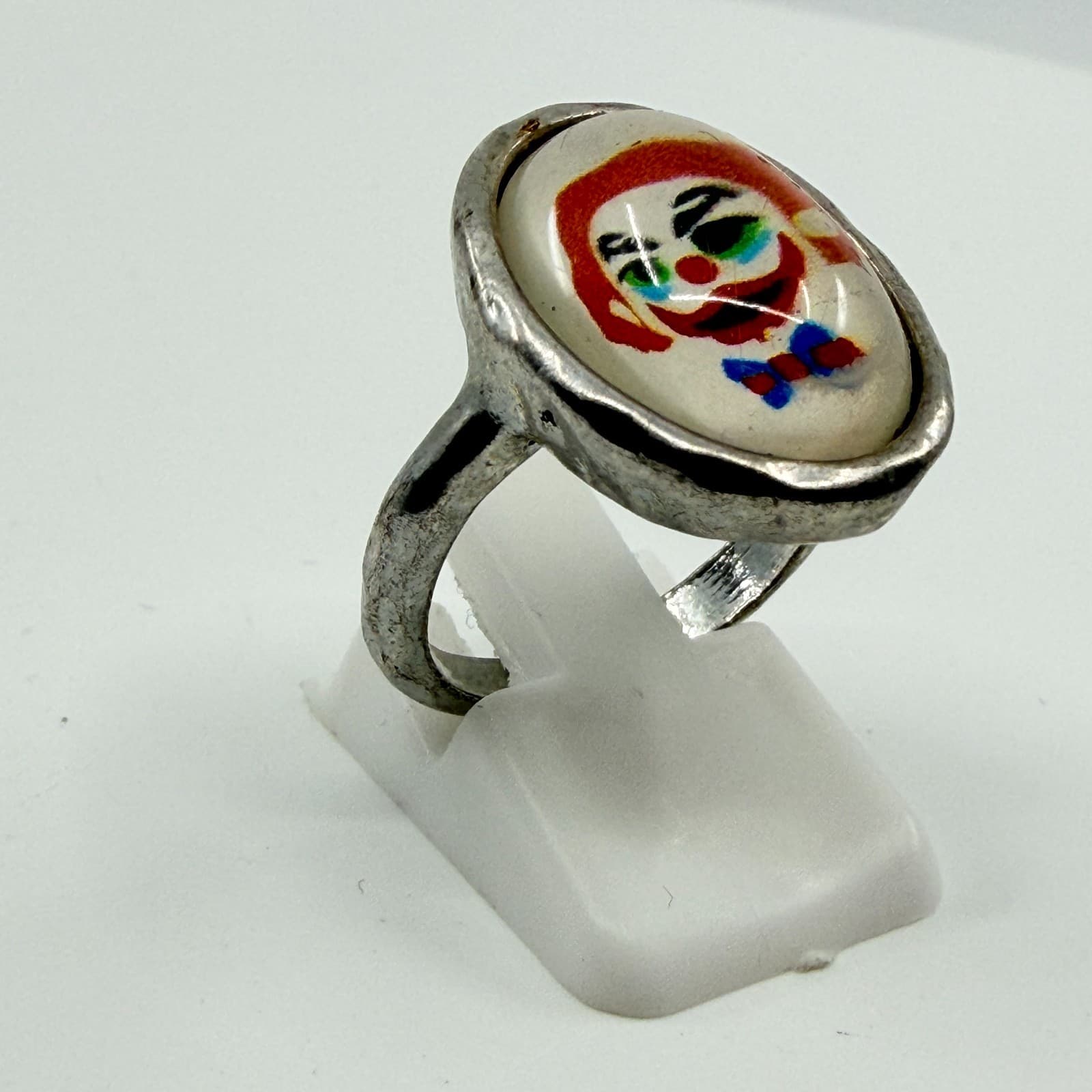 Vintage Y2K Silver Tone Sad Clown Oval Cabochon Ring Retro Kitsch Size 7 Classic - Thumbnail 4