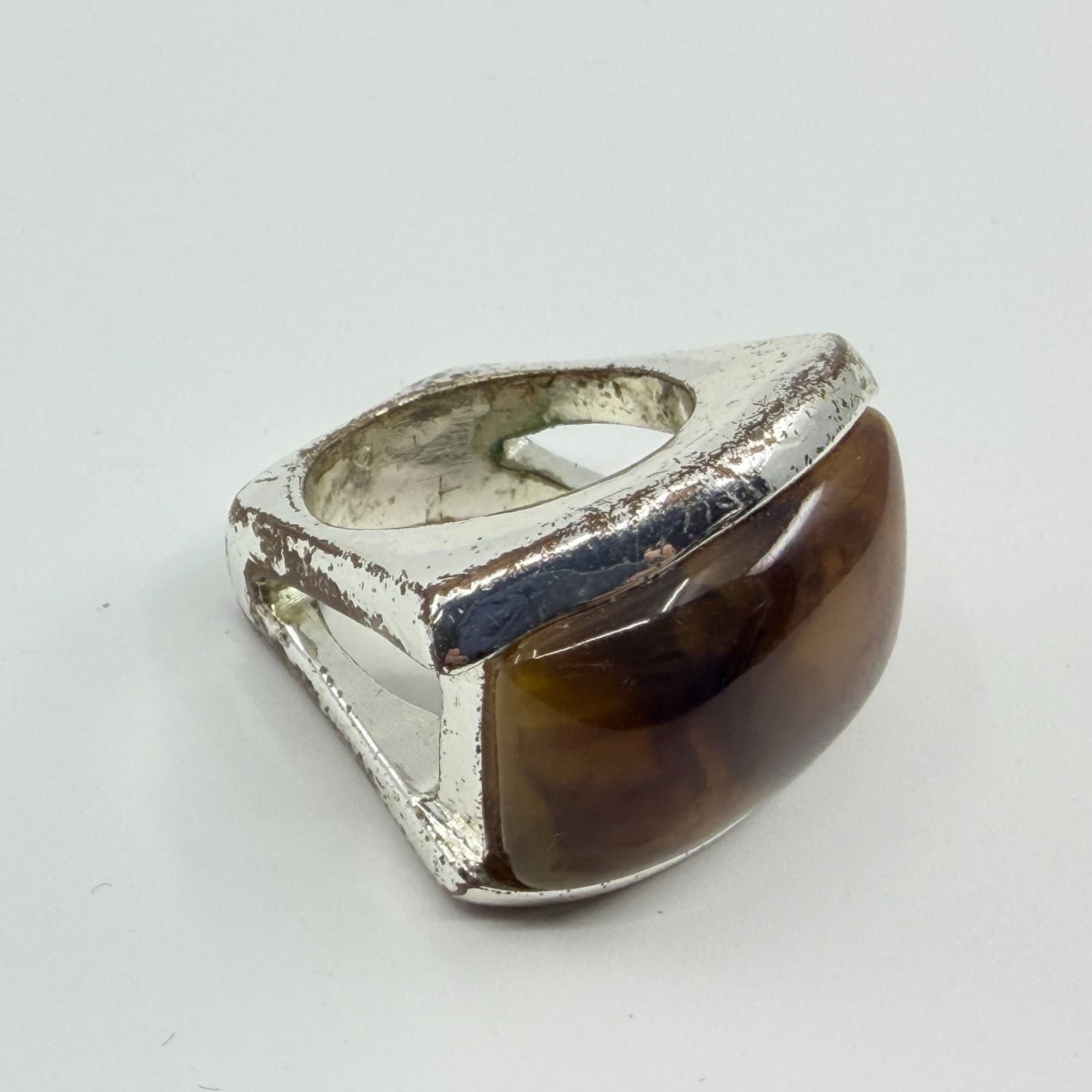 Vintage Y2K Silver Tone Faux Amber Resin Statement Ring Brutalist Size 8 Classic - Thumbnail 3