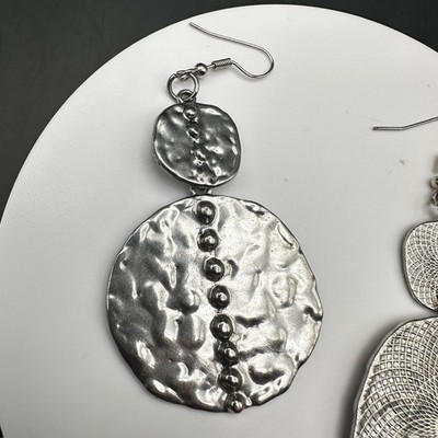 Vintage Y2K Hammered Silver Tone Dangle Earring Textured Round Statement Jewelry - Thumbnail 8
