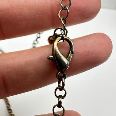 Vintage Y2K Chunky Burgundy Stone Resin Necklace Gold Tone Hammered Links Y2K - Thumbnail 10