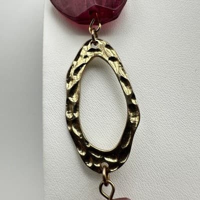 Vintage Y2K Chunky Burgundy Stone Resin Necklace Gold Tone Hammered Links Y2K - Thumbnail 4