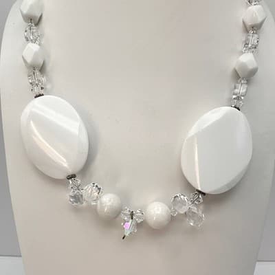 Vintage 90s White Oval Bead & Clear Statement Necklace Dangle Jewelry Bib Y2K - Thumbnail 2