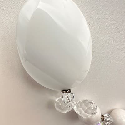 Vintage 90s White Oval Bead & Clear Statement Necklace Dangle Jewelry Bib Y2K - Thumbnail 5
