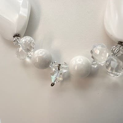 Vintage 90s White Oval Bead & Clear Statement Necklace Dangle Jewelry Bib Y2K - Thumbnail 6