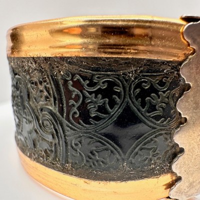 Vintage 80s Wide Gold Tone Black Enamel Etched Filigree Hand Bracelet Statement - Thumbnail 7