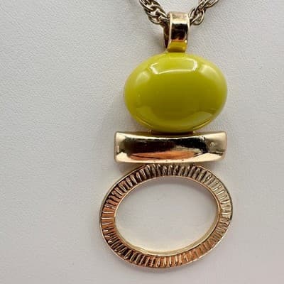 Vintage Statement Pendant Necklace with Yellow Bead & Gold Tone Chain Jewelry - Thumbnail 4