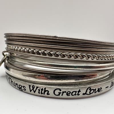 Vintage 90s Mother Teresa Quote Bangle Bracelet Set Silver Tone Hearts Jewelry - Thumbnail 9