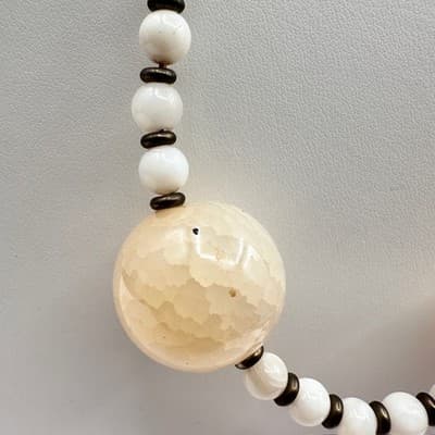 Vintage 90s Black & White Beaded Statement Necklace w Large Faceted Orbs Jewelry - Thumbnail 3