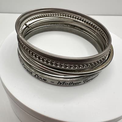 Vintage 90s Mother Teresa Quote Bangle Bracelet Set Silver Tone Hearts Jewelry - Thumbnail 12