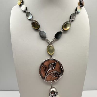 Vintage 80s Mother Pearl Leaf & Shell Bead Tassel Pendant Long Necklace Jewelry - Thumbnail 2