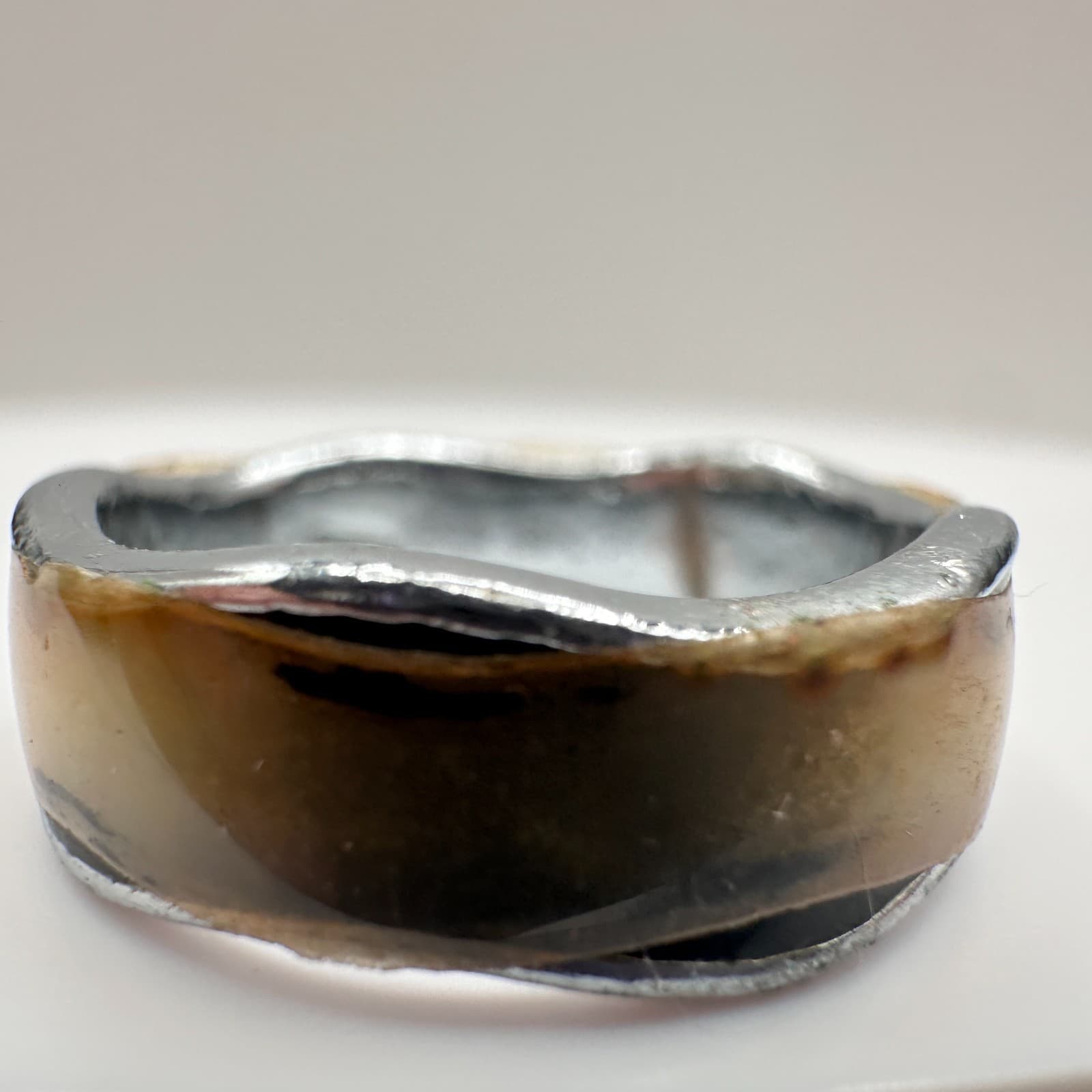 Vintage 90s Silver Tone Wavy Band Ring Brown Inlay Boho Modern Women's Jewelry - Thumbnail 3