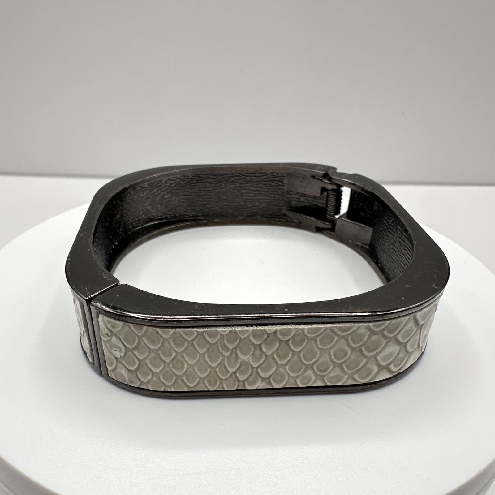 Vintage Y2K Faux Snakeskin Bracelet Hinge Hand Statement Women's Classic Jewelry - Thumbnail 2
