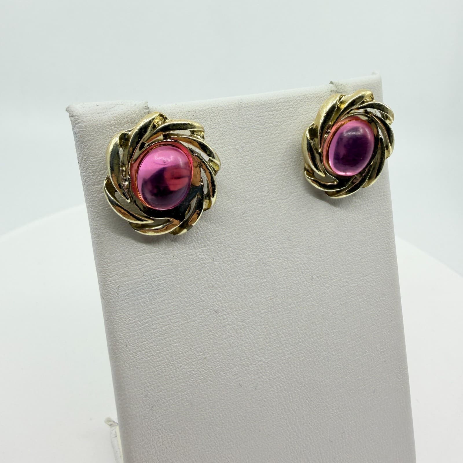 VTG Radiant Pink Cabochon Swirl Stud Earrings Gold Tone Statement Jewelry Gift - Thumbnail 3