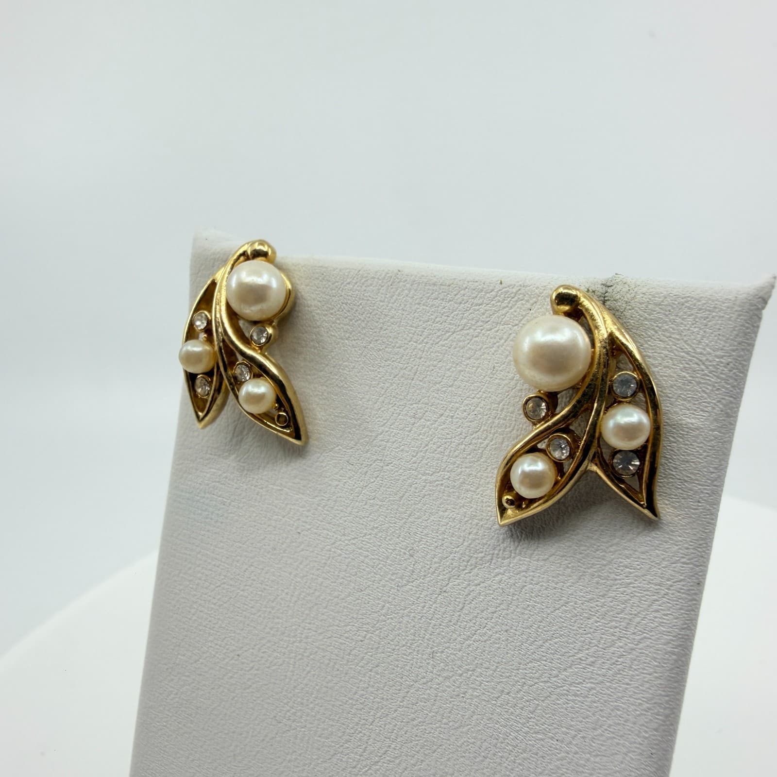 Vintage Gold Tone Pearl & Rhinestone Leaf Earrings Elegant Botanical Jewelry 90s - Thumbnail 4